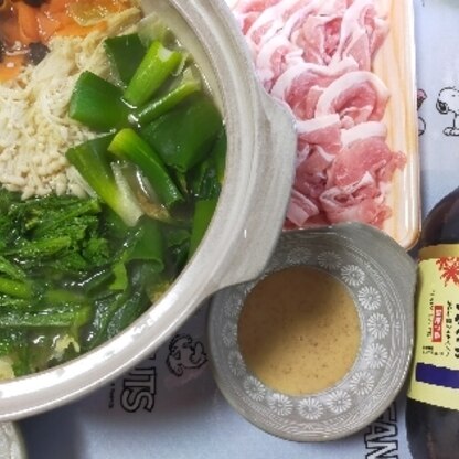 アサムラサキ様かき醤油使って簡単に鍋つゆ♪新鮮な広島牡蠣の味がきいて美味しかったです♪牡蠣醤油使ってのキャンペーンかレシピ作ったよキャンペーン開催して欲しいです